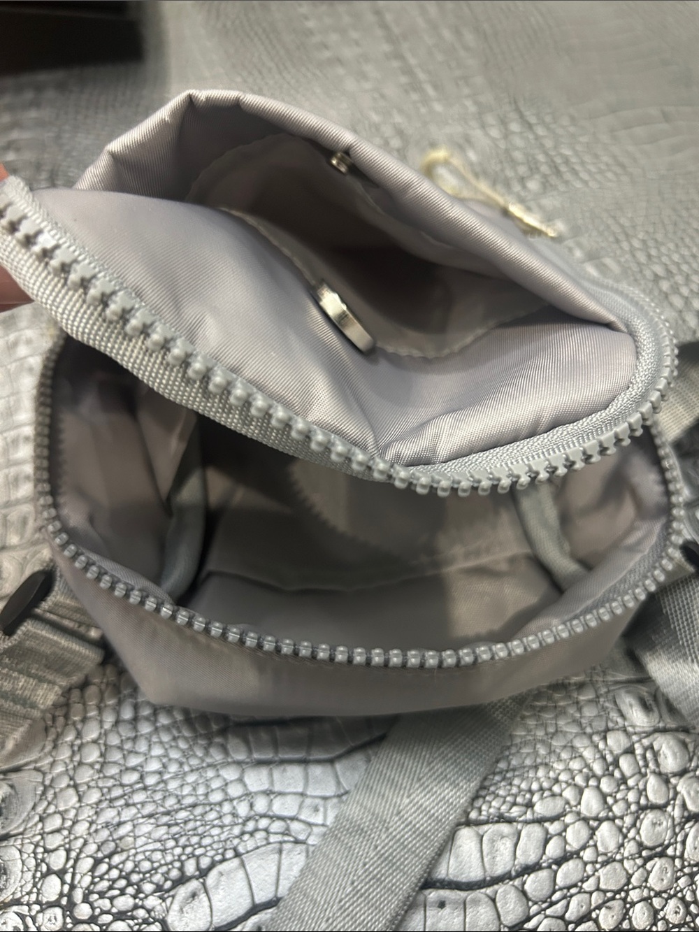 Gray Crossbody Travel Pouch - Women Bags BRAND NEW - Picture 3 of 4